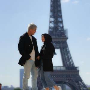 Romantis! Potret Liburan Lesti dan Rizky Billar ke Paris Bikin Baper