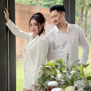 Angga Wijaya Tulis Pesan Haru Untuk Anak Dewi Perssik