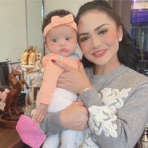 Tingkah Random Krisdayanti ke Cucunya Ameena Jadi Sorotan