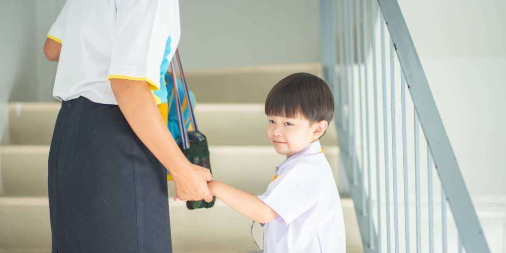 Anak Masih Cemas dan Menangis di Sekolah Baru, Coba Trik dari Psikolog