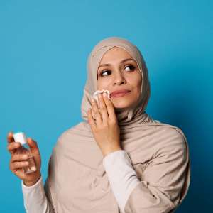 Sering Skip Cuci Wajah di Malam Hari? Setop Sekarang, Intip 5 Alasan Pentingnya Mencuci Wajah Malam