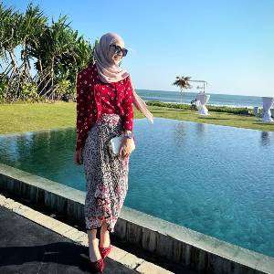 Formal dan Kasual, Style Kebaya Jumputan ala Zaskia Mecca