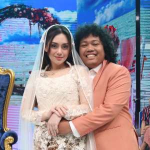 Pamer Pas Foto Bareng Celine Evangelista,  Marshel Widianto: Biar Semua Percaya