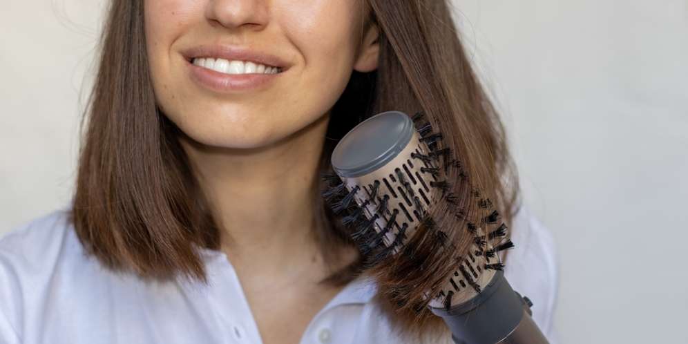 Dapatkan Rambut Sehat dan Bervolume dengan Pemakaian Hot Brush yang Tepat