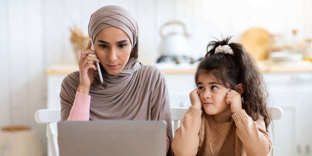 Tuntutan Jadi 'Good Mom' Bikin Ibu Bekerja Dihantui Rasa Bersalah