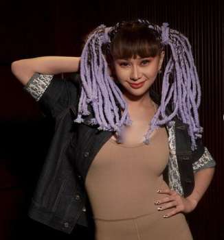 10 Adu Gaya Ayu Dewi VS Denise Chariesta yang Disebut Pelakor, Lebih Berkelas Istri Sah?