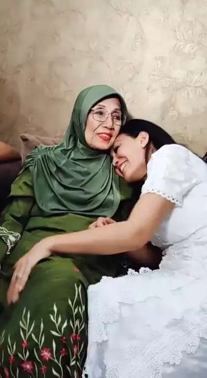 8 Momen Pemain Bajaj Bajuri Jenguk Nani Wijaya, Oneng Nangis Haru Lihat Kondisi Emak!