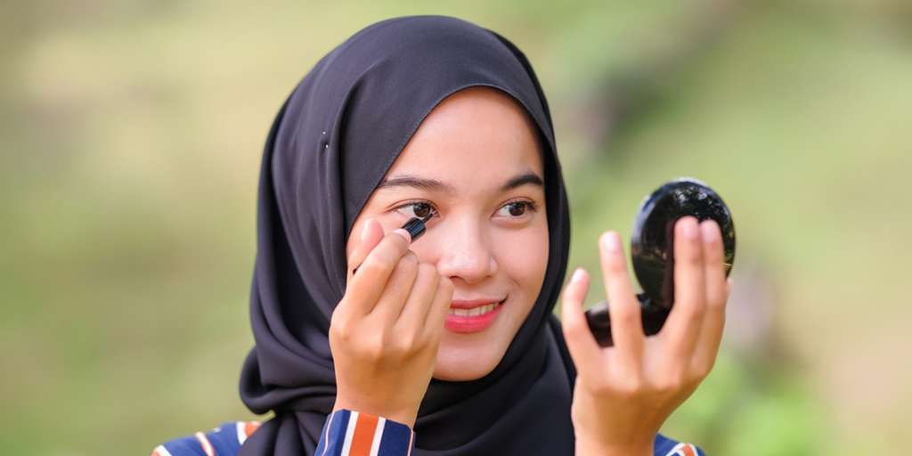 Terapkan 3 Langkah Mudah untuk Membuat Wing Eyeliner yang Rapi