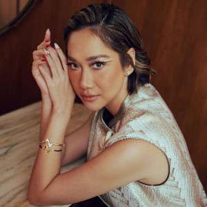 Anting Emas Rantai BCL, Padukan Kesan Elegan dan Edgy dalam Satu Tampilan