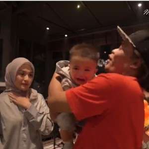 Adzam Nangis Saat Digendong Sule, Nathalie Holscher : Hei Itu Ayah Kamu