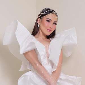 Koleksi Sepatu Dr. Martens Ayu Ting Ting, Bikin Tampilan Edgy