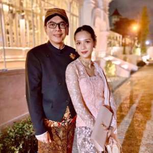 Kondangan ke Pernikahan Kaesang-Erina, Penampilan Gista Putri Bareng Suami Bikin Salfok
