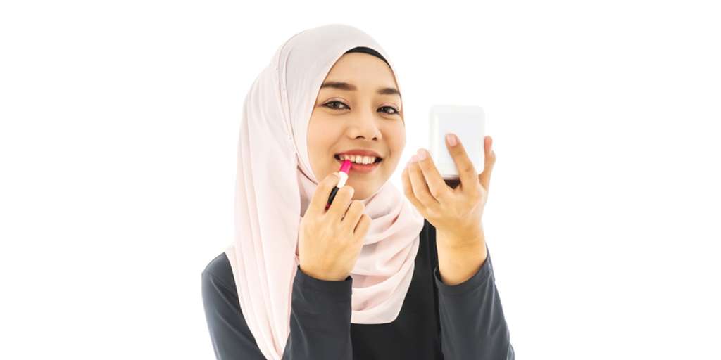 Solusi Warna Lipstik Kurang Menonjol di Bibir Hitam