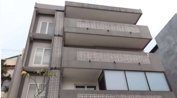 10 Potret Kos-Kosan 3 Lantai Milik Tya Ariestya, Kamarnya Mewah Serasa Hotel Bintang Lima!