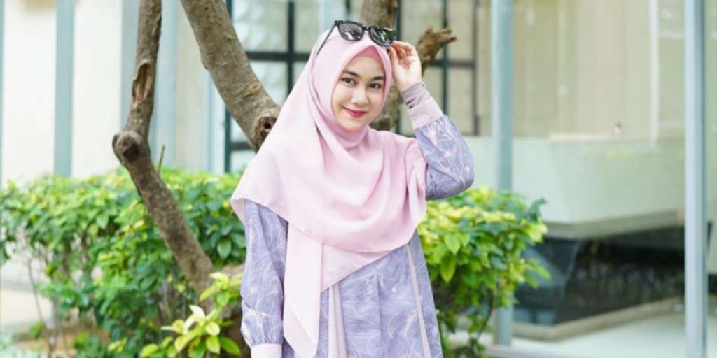 Sontek Cara Anisa Rahma Pakai Gamis, Tampil Cantik dan Syar'i