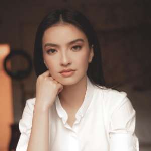 Raline Shah Kenakan Padu Padan 'Polos' Berharga Puluhan Juta