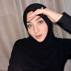 Margin Wieheerm Rias Wajah Sendiri, Hasilnya Makeup Glamor bak Putri Arab