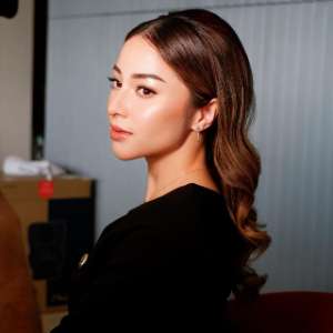 Minta Makeup Flawless Seperti Habis Wudhu, Begini Riasan MUA di Wajah Nikita Willy