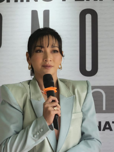 Tips Hesti Purwadinata Tampil Fresh dan Awet Muda