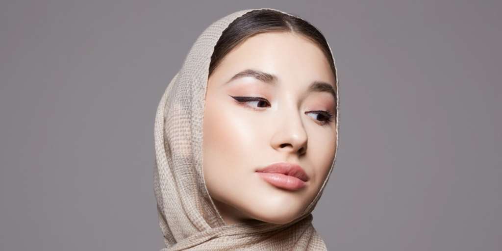 Eyeliner Panjang Sebelah? Atasi dengan Cara Ini