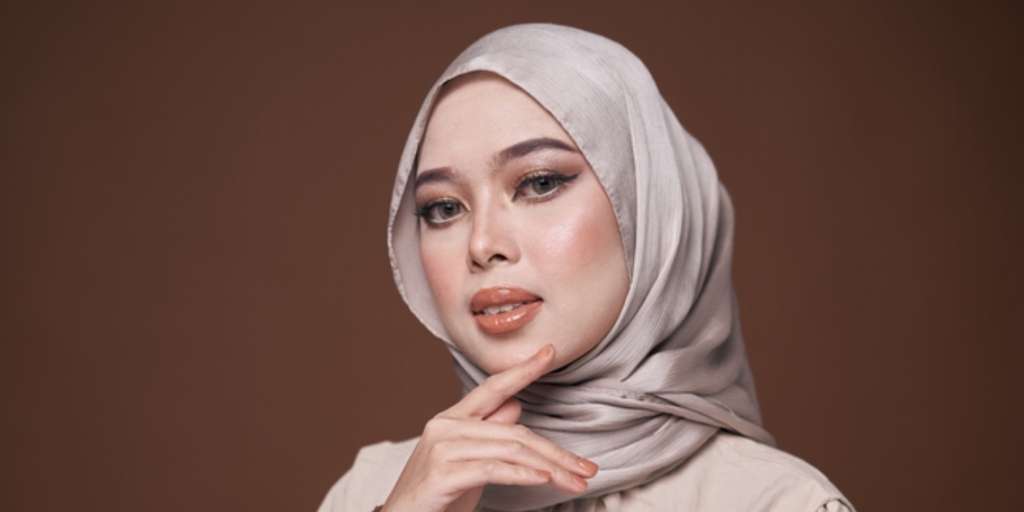 Eyeliner Mengotori Eyeshadow? Atasi dengan 2 Produk Makeup