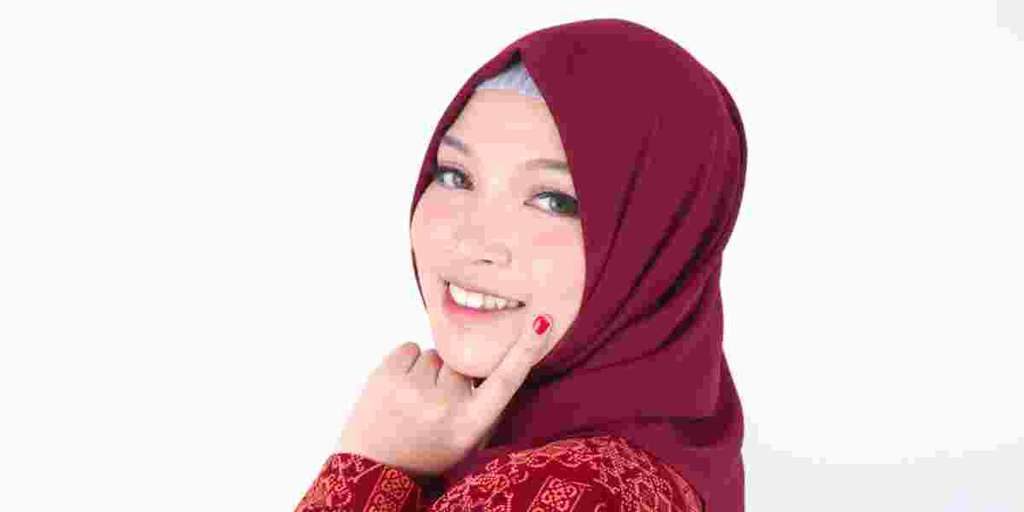 Eksfoliasi Wajah dengan Lembut Menggunakan Skincare yang Mengandung LHA