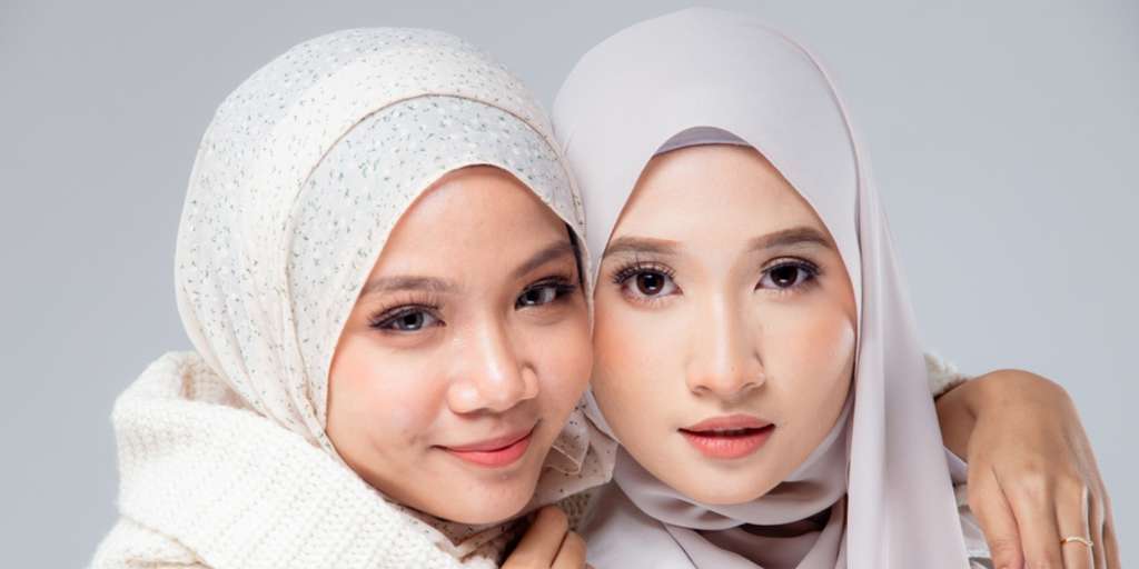 Rahasia Bulu Mata Lentik dan Bervolume dengan Lip Gloss