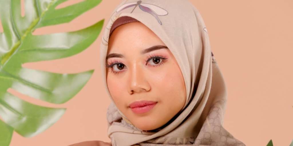 Pertajam Tampilan Mata dengan Maskara dan Kuas