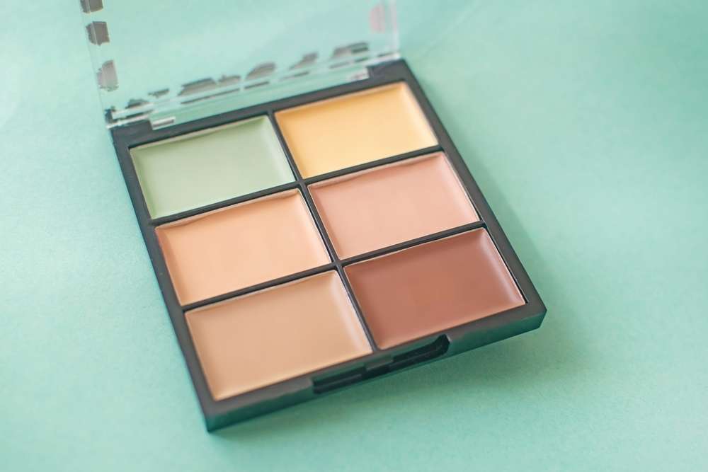 Samarkan Noda di Wajah dengan Beragam Warna Color Corrector | Dream.co.id