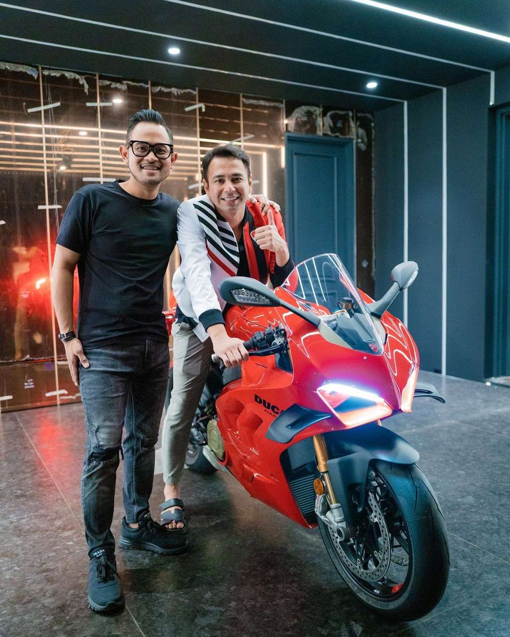 Wow! Raffi Ahmad Dapat Hadiah Mewah dari Gilang Juragan 99 | Dream.co.id