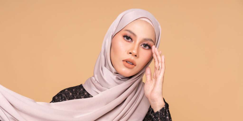 Begini Cara Tepat Mengisi Alis yang Renggang dengan Brow Pencil