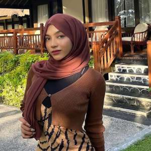 Selebgram Oklin Fia Ngaku Pernah Didekati Artis Inisial AZ, Postingan Irish Bella Jadi Sorotan
