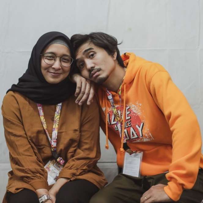 Adu Gaya Istri Duta VS Erros Sheila On 7 yang Jarang Tersorot, Penampilannya Curi Perhatian, Adem Ba