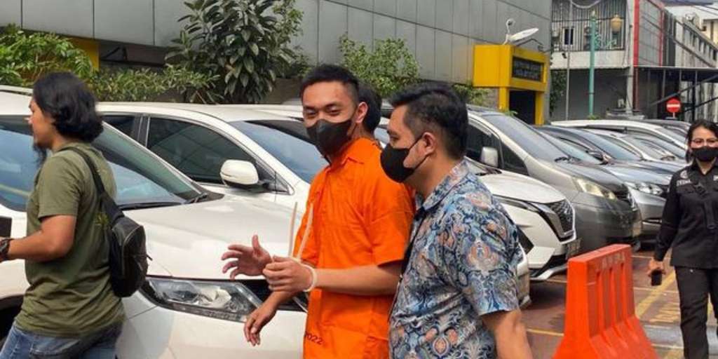 Tampang Mario Dandy Saat Dilimpahkan ke Kejaksaan, Gaya Rambut Baru Sempat Senyum di Balik Masker