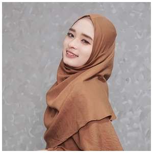 Inara Rusli Sentil Netizen yang Melarang Lash Lift, Bagaimana Hukumnya dalam Islam?