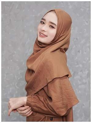 Inara Rusli Sentil Netizen yang Melarang Lash Lift, Bagaimana Hukumnya dalam Islam?