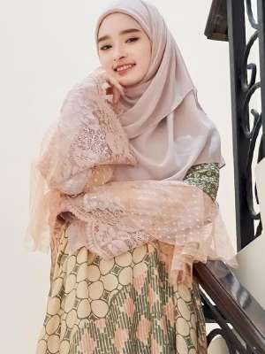 Dituding Berkata Kasar saat Live TikTok, Inara Rusli: Jualan Perlu Gimmick
