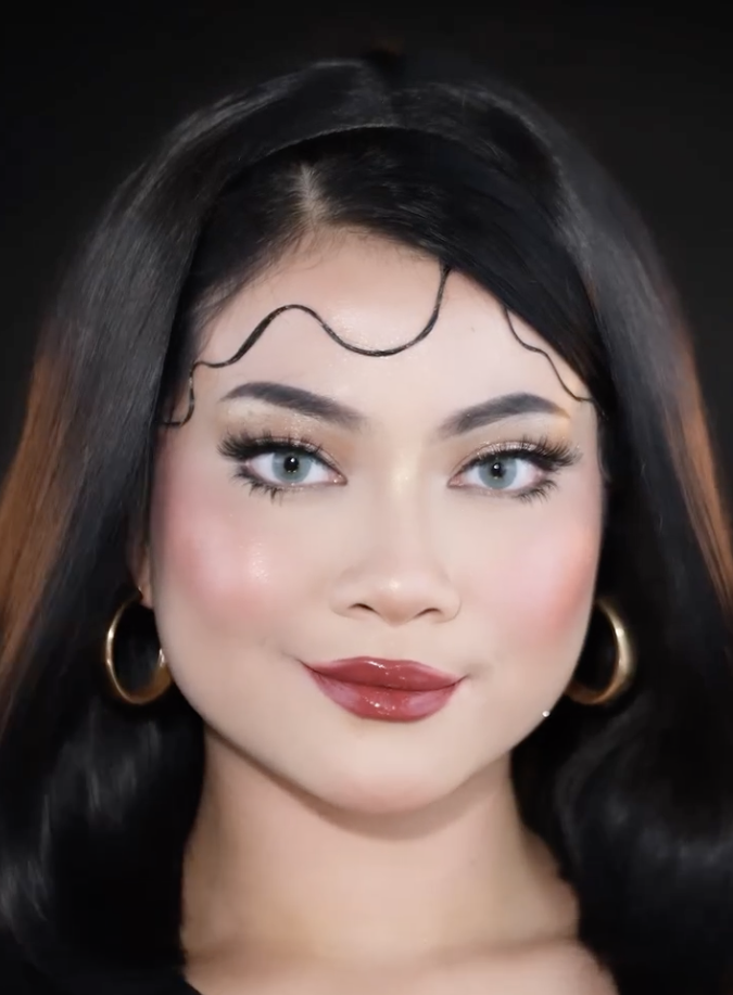 Hanum Raddim Tampil Full Glamor, Inspirasi Makeup dari Hanum Mega | Dream.co.id
