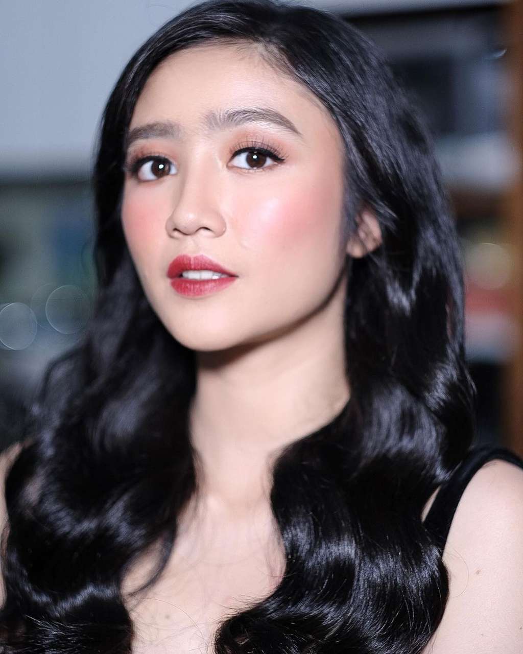 Febby Kenakan Makeup Klasik, Febby Rastanty Dipuji Mirip Bidadari | Dream.co.id