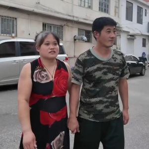 Kisah Haru Suami yang Setia Rawat Istri Buta Selama 12 Tahun