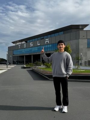 Kisah Sukses Evan Haydar, dari Jaga Toko Kini Jadi HR Tesla