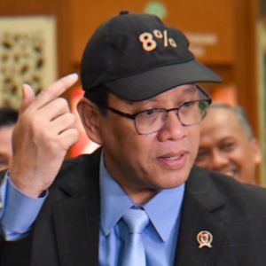 Momen Purbaya Pamer Topi 8%: Ini Target Presiden