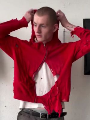 Jaket 'Rombeng' Balenciaga Rp15,8 Juta Ludes Terjual