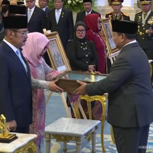 10 Tokoh Penerima Gelar Pahlawan Nasional, Ada Gus Dur hingga Soeharto